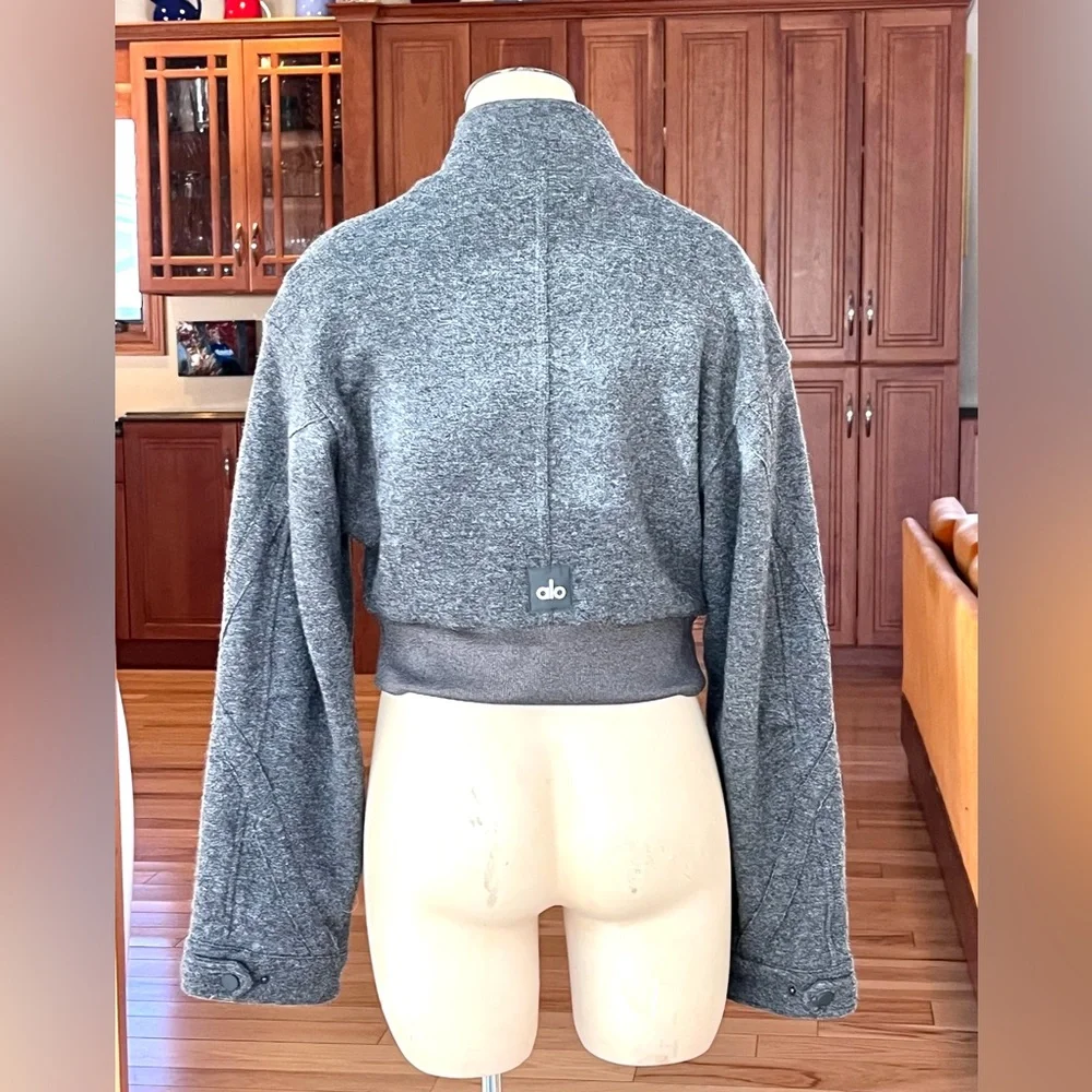 Gray Button-Up Cropped Jacket, NEW CONDITION SIZE SMALL, WARM - Picture 11 of 12